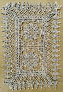 Y1662 Doily